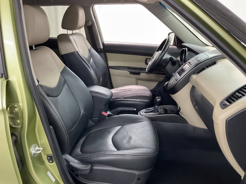 Used 2013 Kia Soul ! w/ Premium Pkg FWD image 25