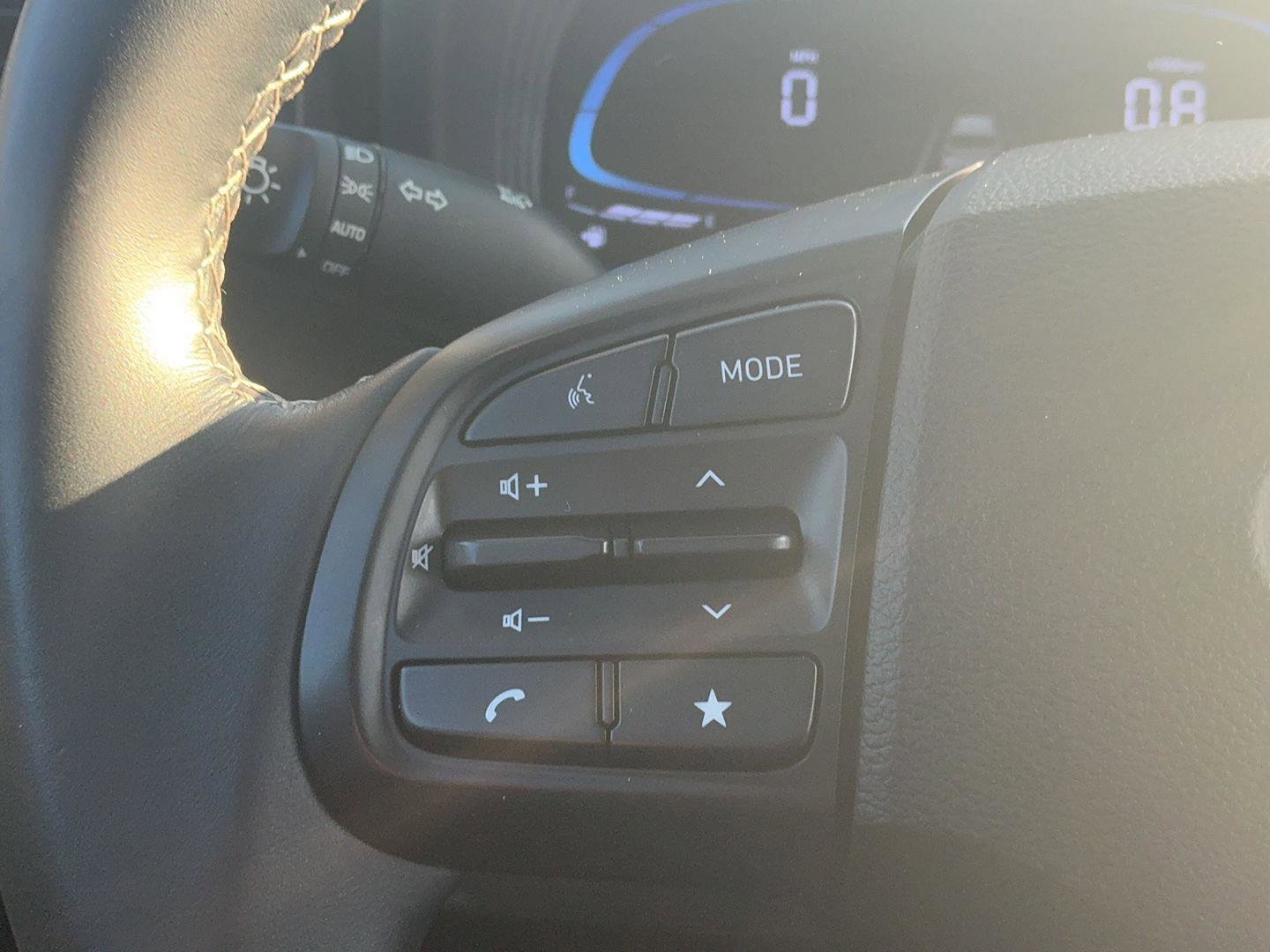 Certified 2024 Hyundai Venue SEL image 17