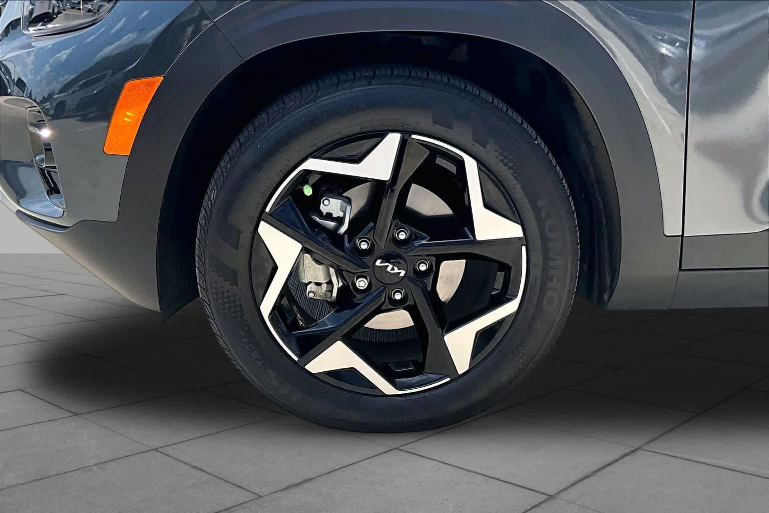 Certified 2024 Kia Seltos EX FWD image 10