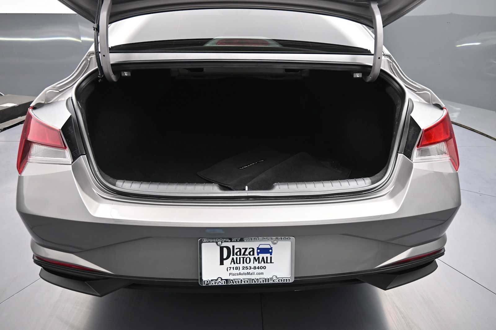 Certified 2023 Hyundai Elantra SE FWD image 20