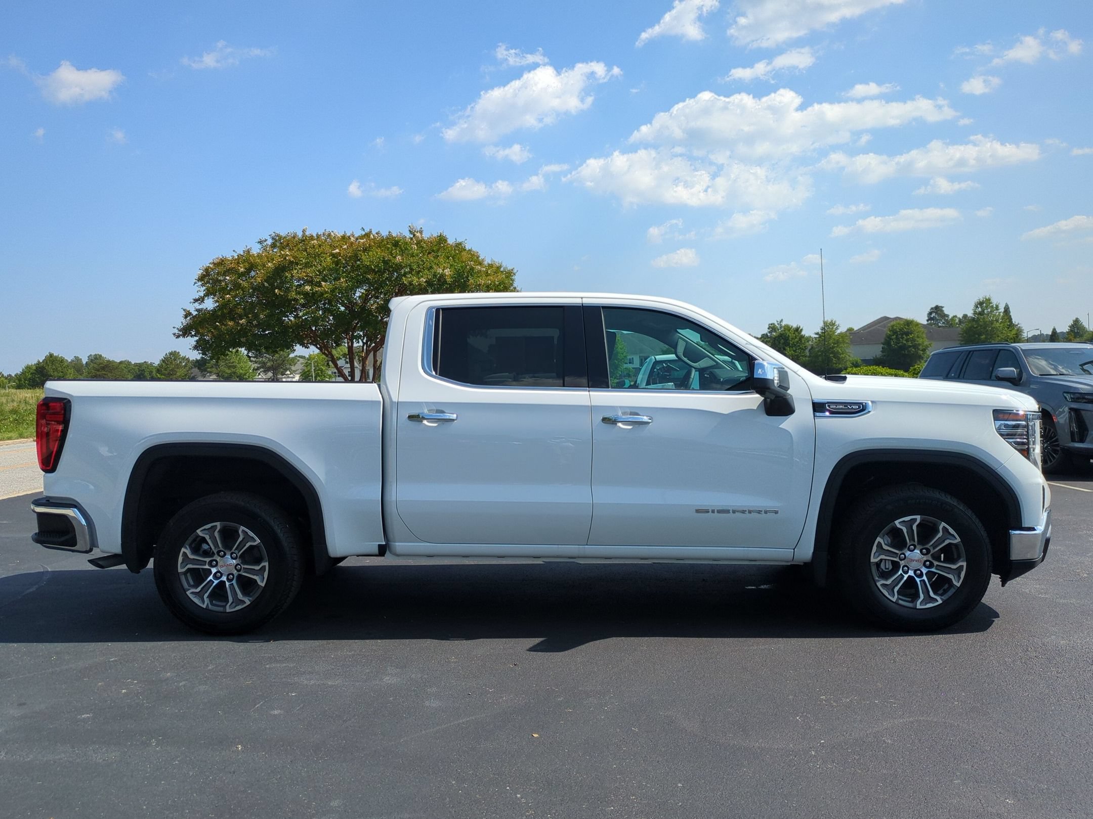 Used 2026 GMC Sierra 1500 SLT RWD image 11