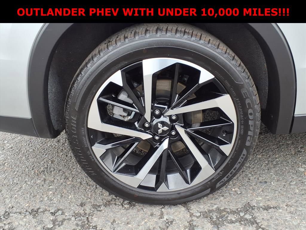 Used 2025 Mitsubishi Outlander SE image 8