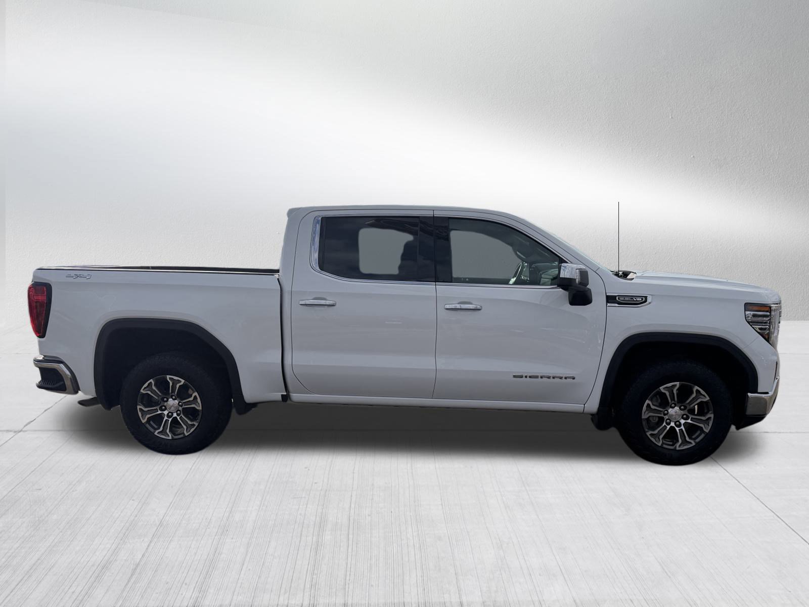 Used 2025 GMC Sierra 1500 SLT image 8
