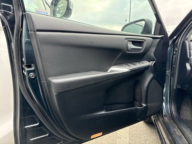 Used 2015 Toyota Camry SE FWD image 8