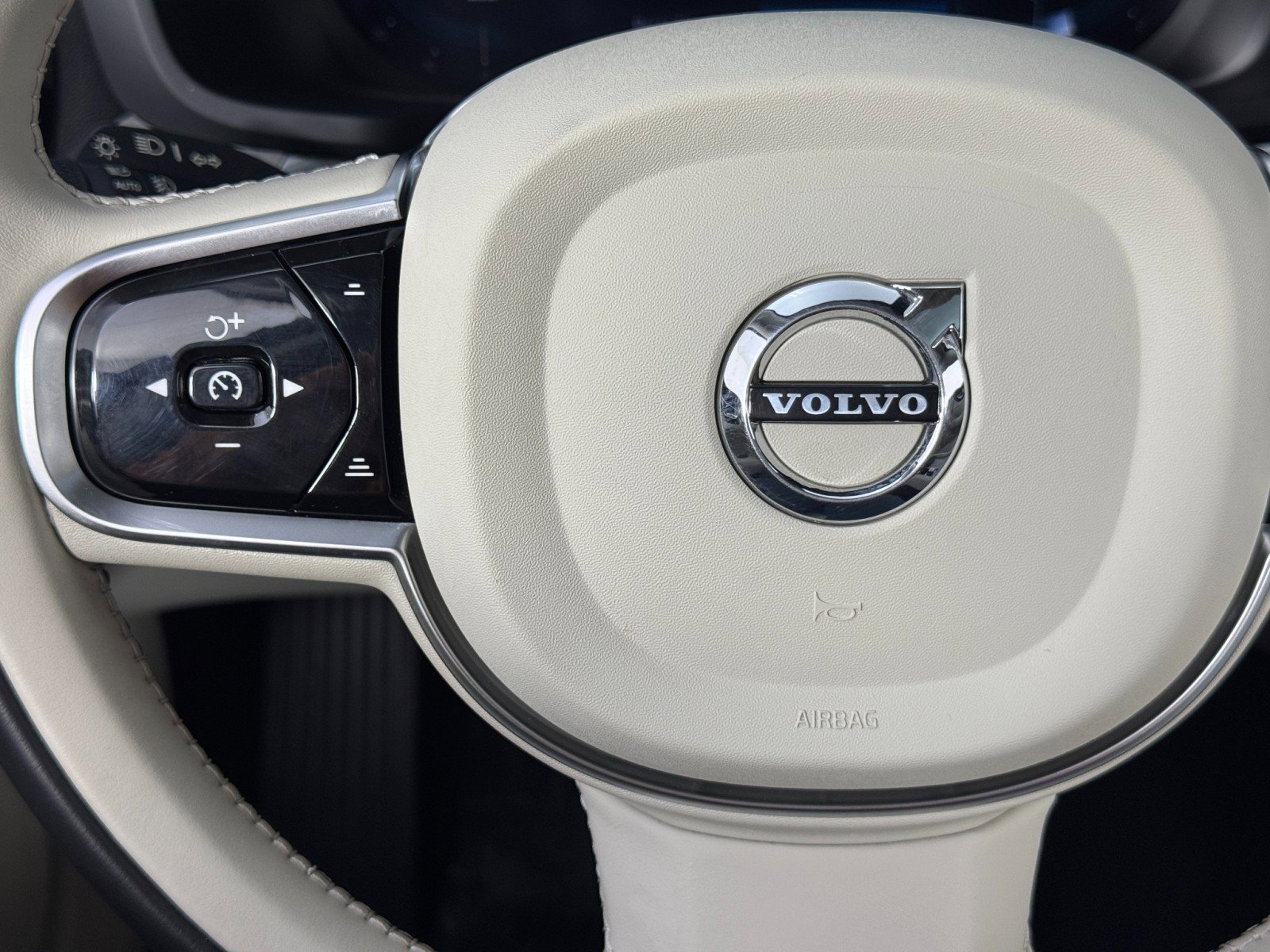 Used 2024 Volvo S60 B5 Plus w/ Protection Package Premier image 22