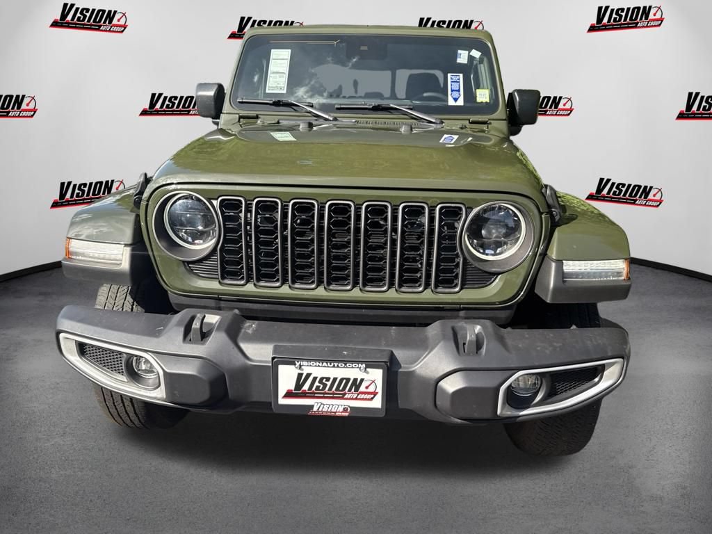 Used 2024 Jeep Gladiator Sport AWD/4WD image 2