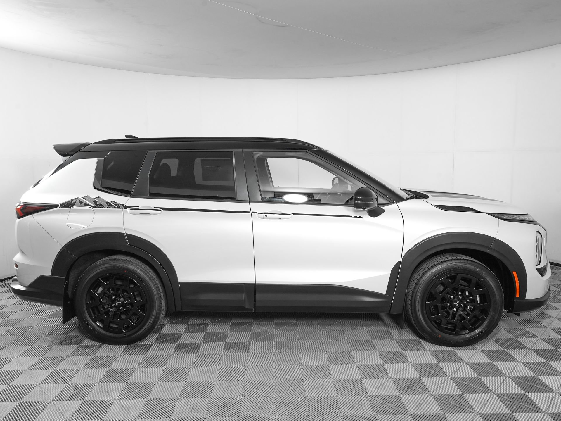 New 2026 Mitsubishi Outlander AWD image 5