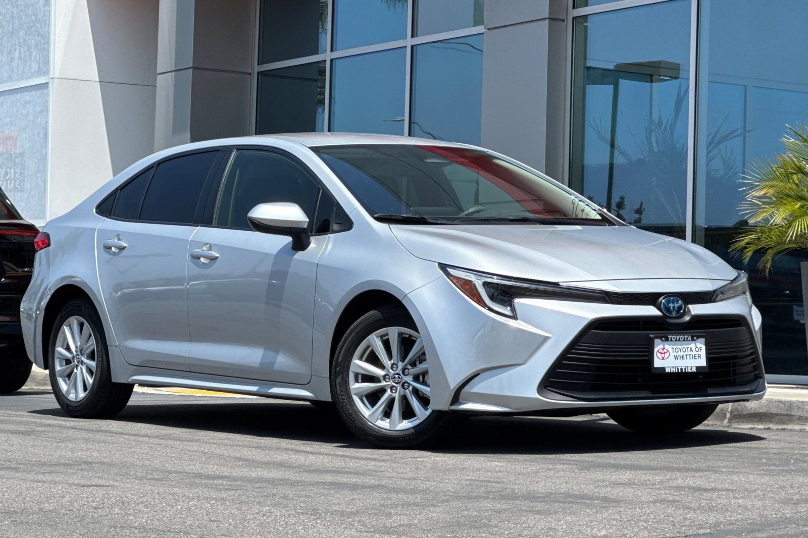 Used 2024 Toyota Corolla LE w/ LE Convenience Package FWD image 2