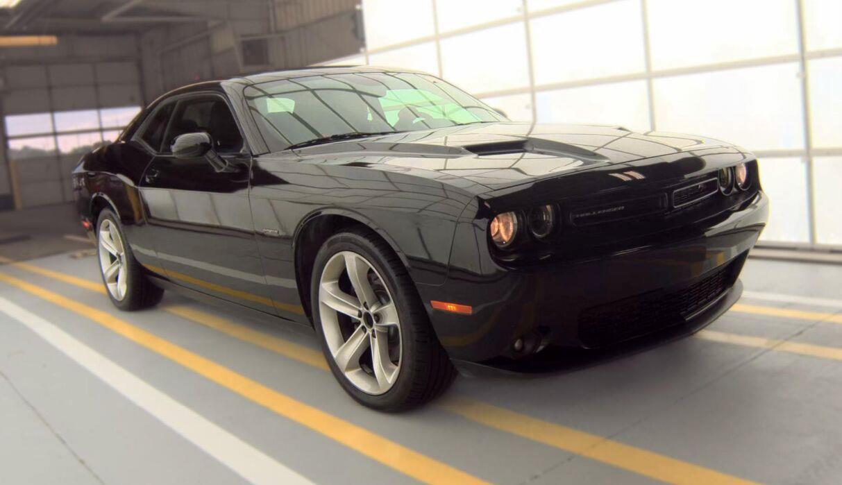 Used 2015 Dodge Challenger R/T w/ Quick Order Package 22B R/T RWD image 2