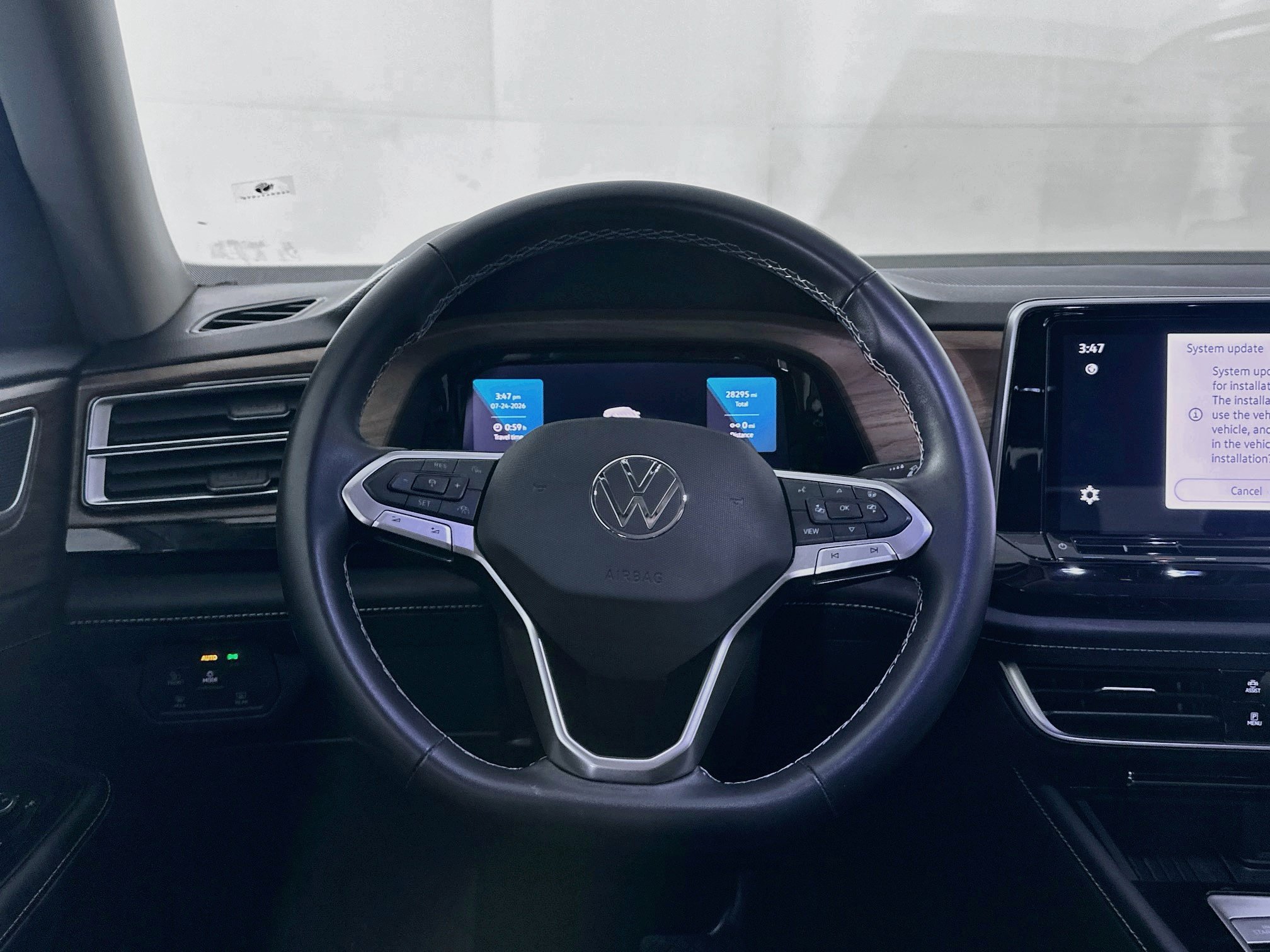 Used 2025 Volkswagen Atlas SE FWD image 18
