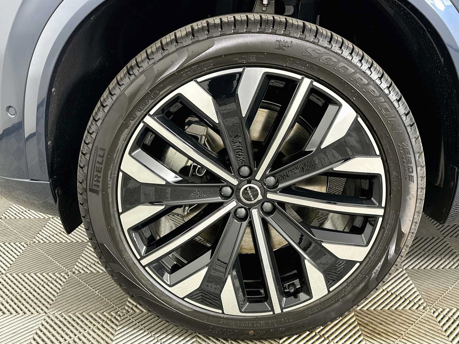 Used 2026 Volvo XC90 T8 Plus w/ Protection Package Premier AWD/4WD image 30