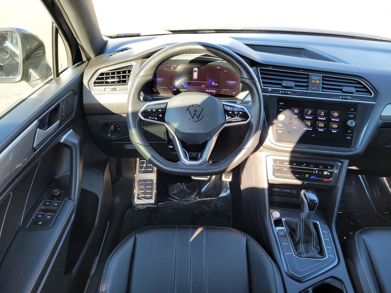 Certified 2023 Volkswagen Tiguan SE R-Line FWD image 19