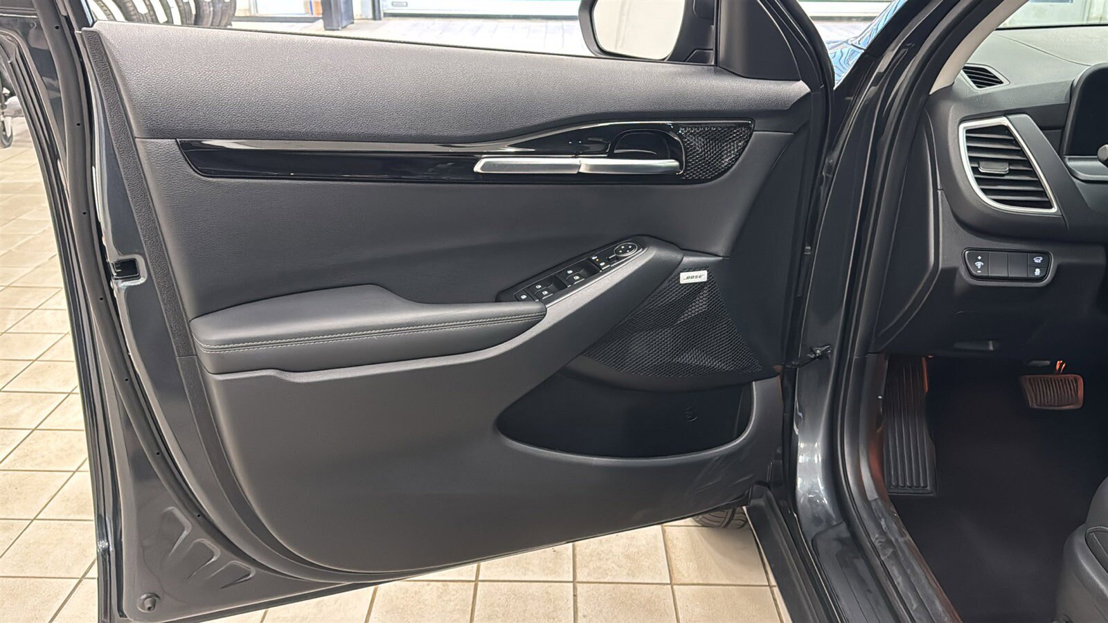 Used 2024 Kia Seltos SX w/ SX Sunroof Package image 23