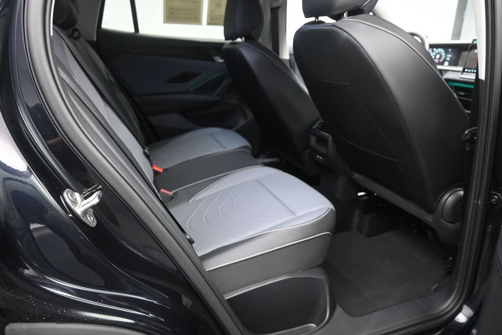 Used 2025 Volkswagen Tiguan SE FWD image 24