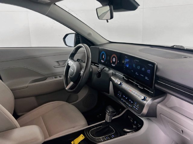 Used 2025 Hyundai Kona SEL FWD image 8