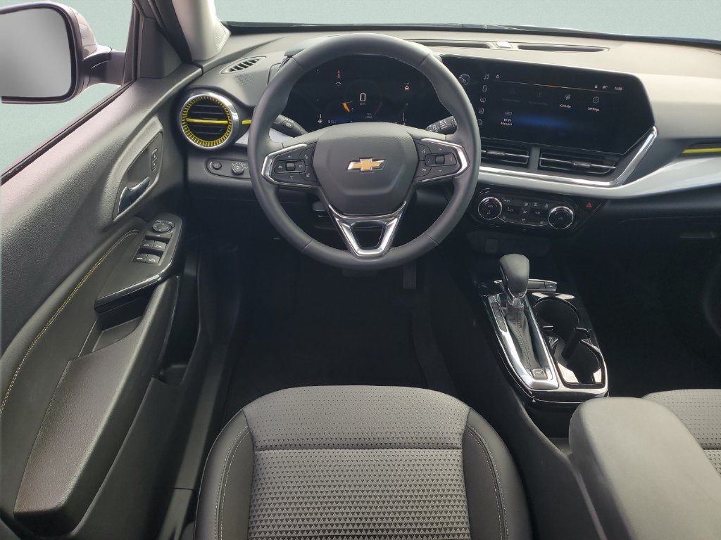 Used 2024 Chevrolet Trax LT w/ Driver Confidence Package FWD image 13