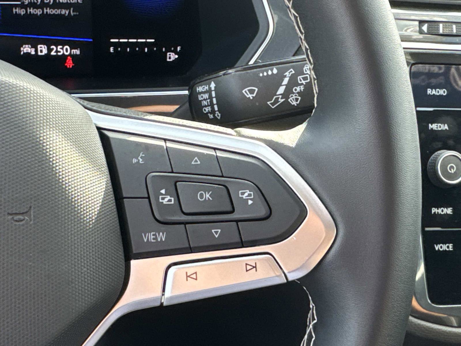 Certified 2023 Volkswagen Tiguan SE image 19