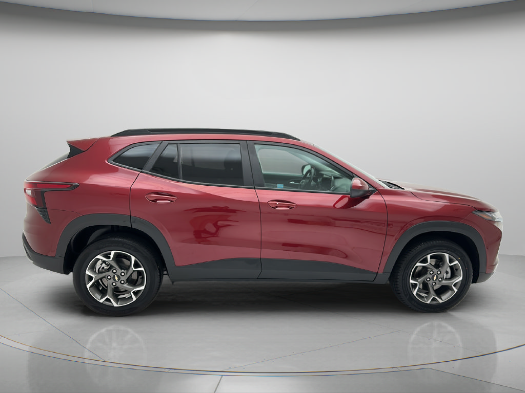 Used 2025 Chevrolet Trax LT w/ LT Convenience Package FWD image 6