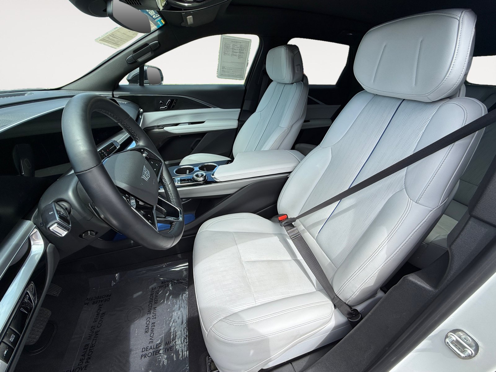 Used 2024 Cadillac Lyriq Luxury w/ LPO, Floor Liner Package RWD image 10