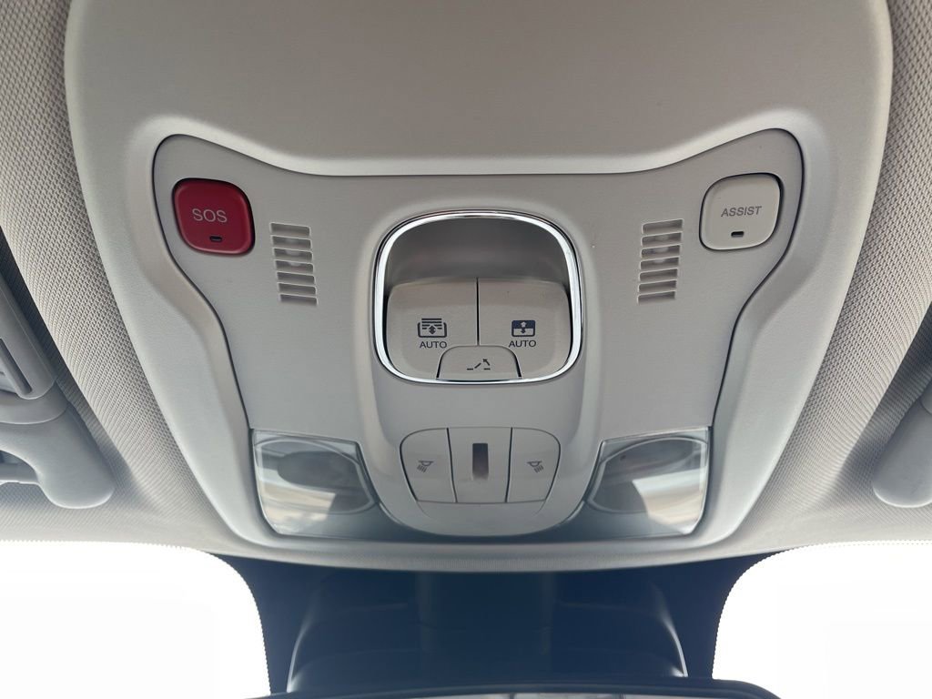 Used 2023 Jeep Renegade Altitude w/ Sun/Sound Group AWD/4WD image 19