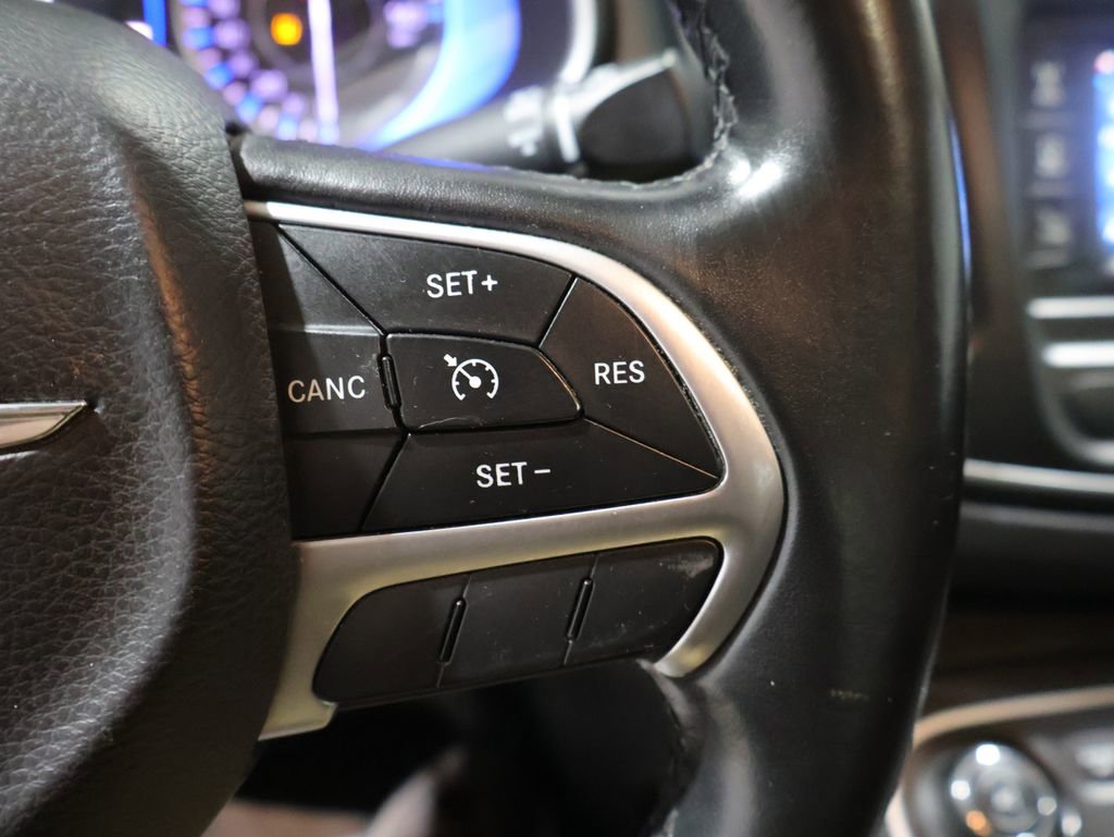 Used 2015 Chrysler 200 Limited w/ Convenience Group image 35