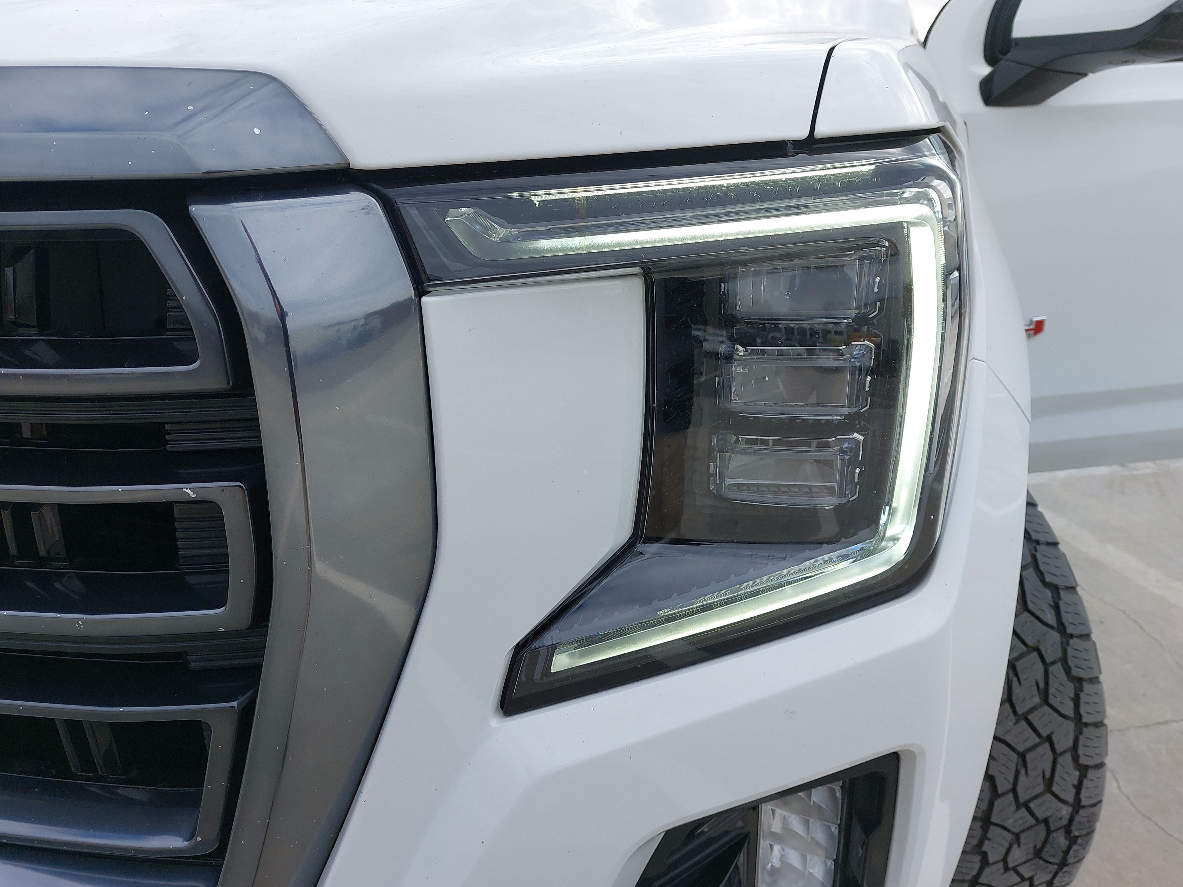 Used 2022 GMC Yukon XL AT4 AWD/4WD image 32