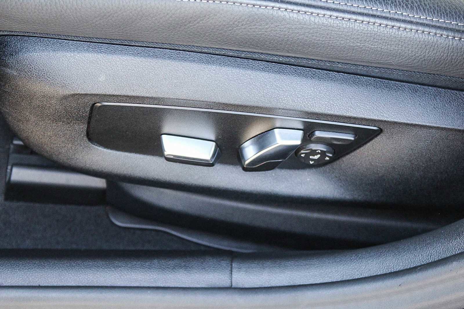 Used 2023 BMW 530e 530e w/ M Sport Package image 35