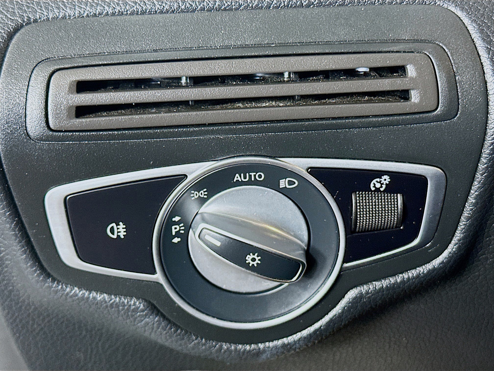 Used 2020 Mercedes-Benz GLC 300 image 17