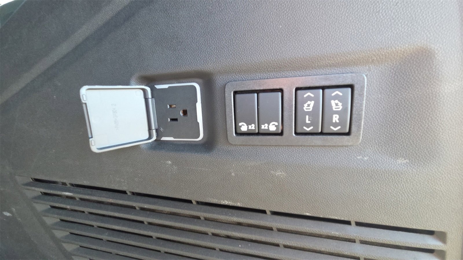 Used 2022 Chevrolet Suburban Z71 w/ Z71 Off-Road Package image 27