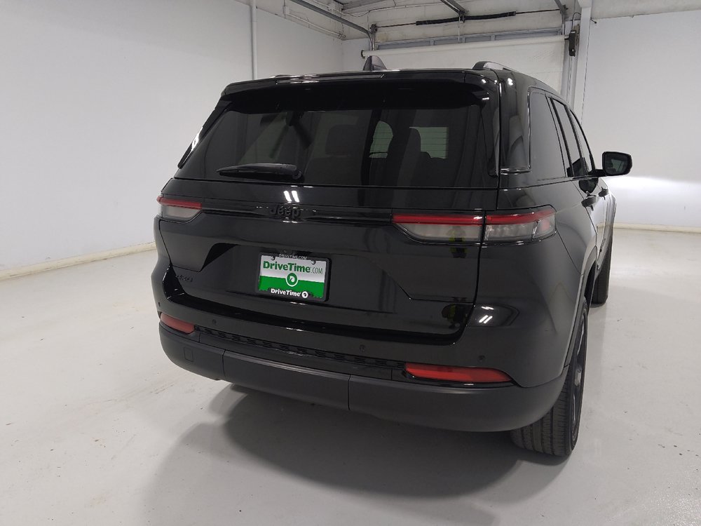 Used 2023 Jeep Grand Cherokee Altitude AWD/4WD image 7
