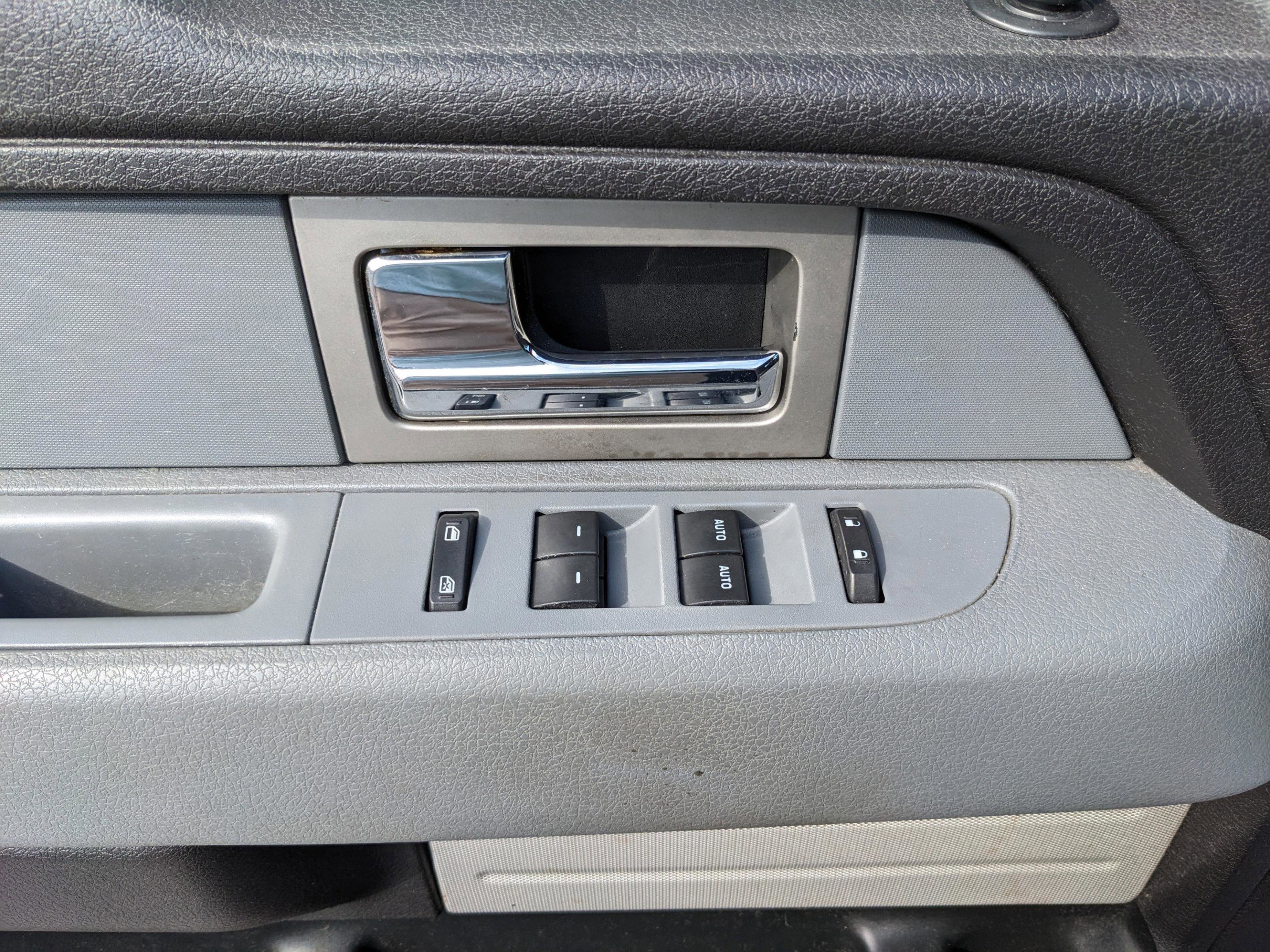 Used 2011 Ford F150 XLT w/ XLT Convenience Pkg image 19