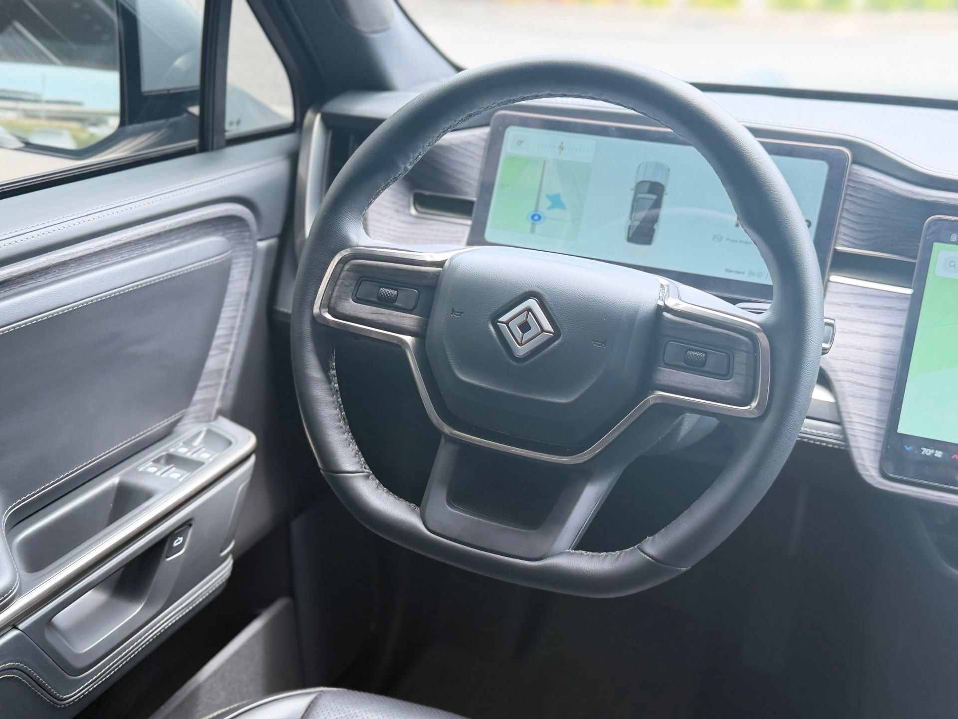Used 2025 Rivian R1S Adventure AWD/4WD image 23