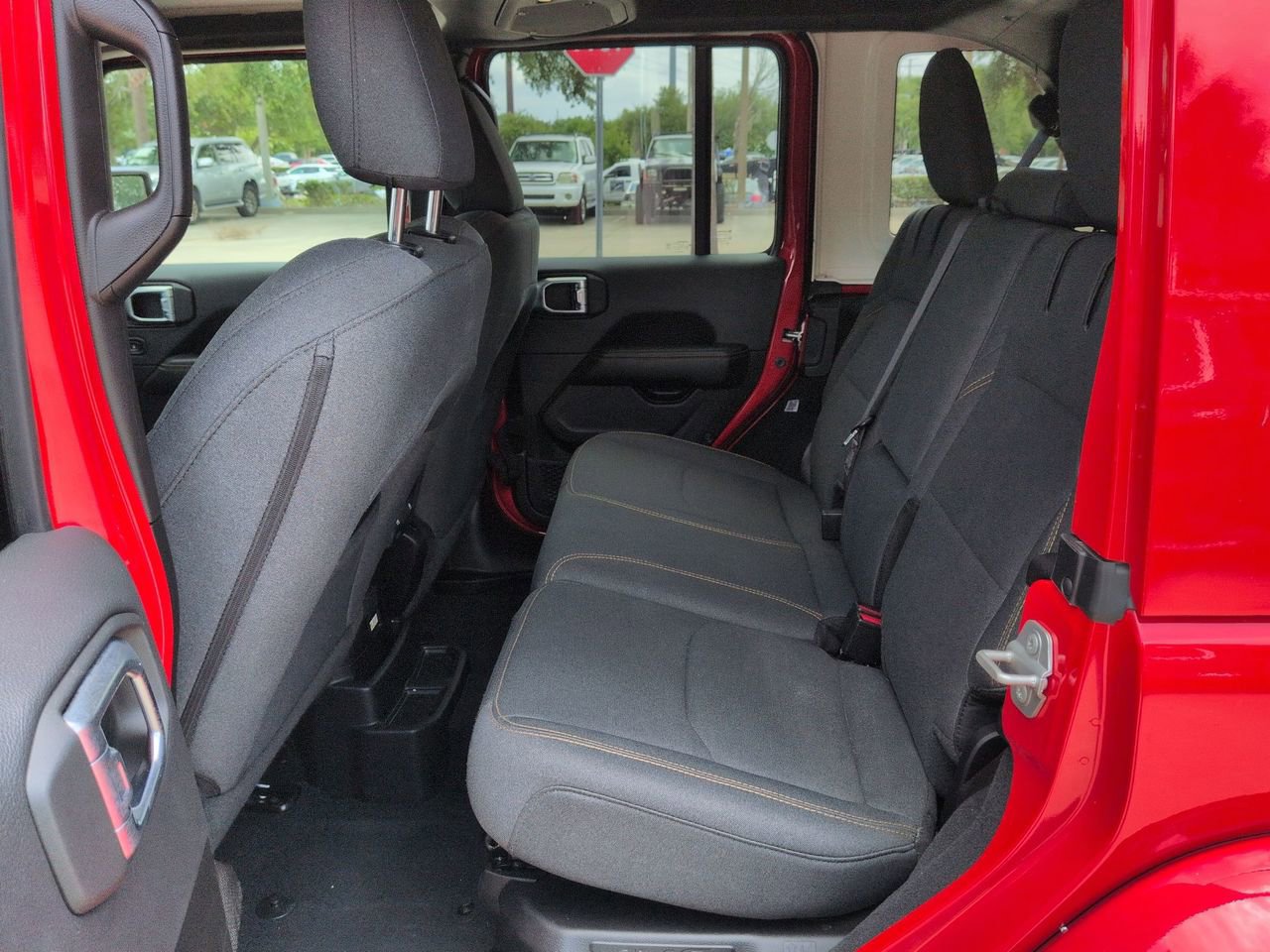 Used 2025 Jeep Wrangler Unlimited Sahara AWD/4WD image 23
