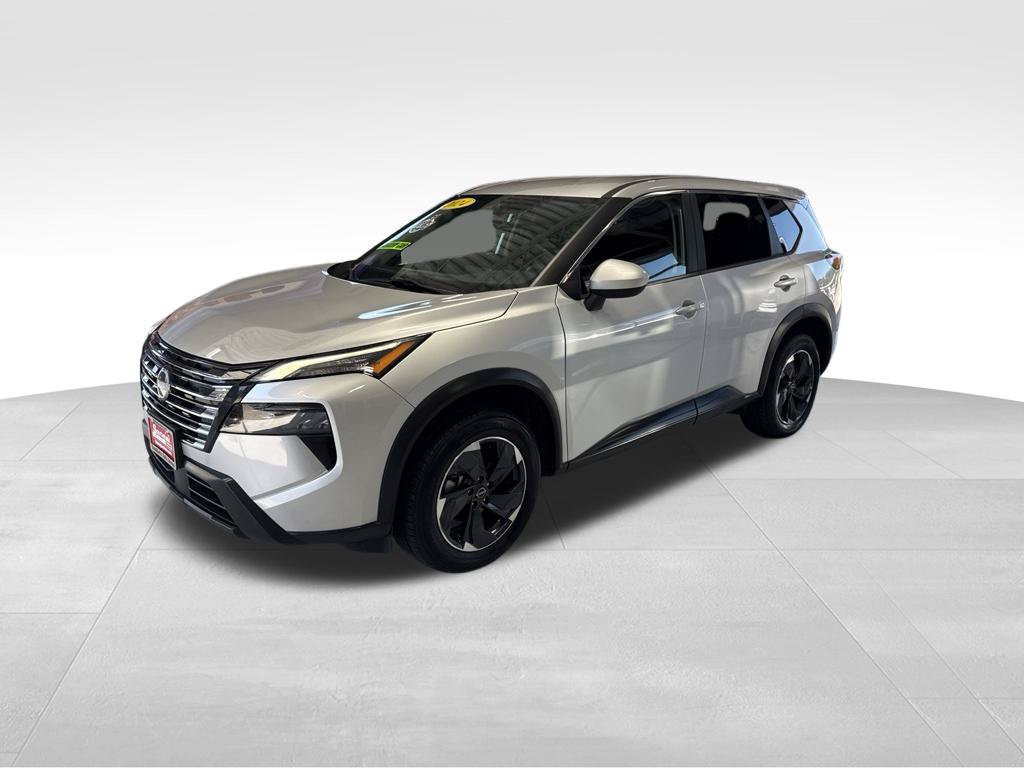 Used 2024 Nissan Rogue SV AWD/4WD image 2
