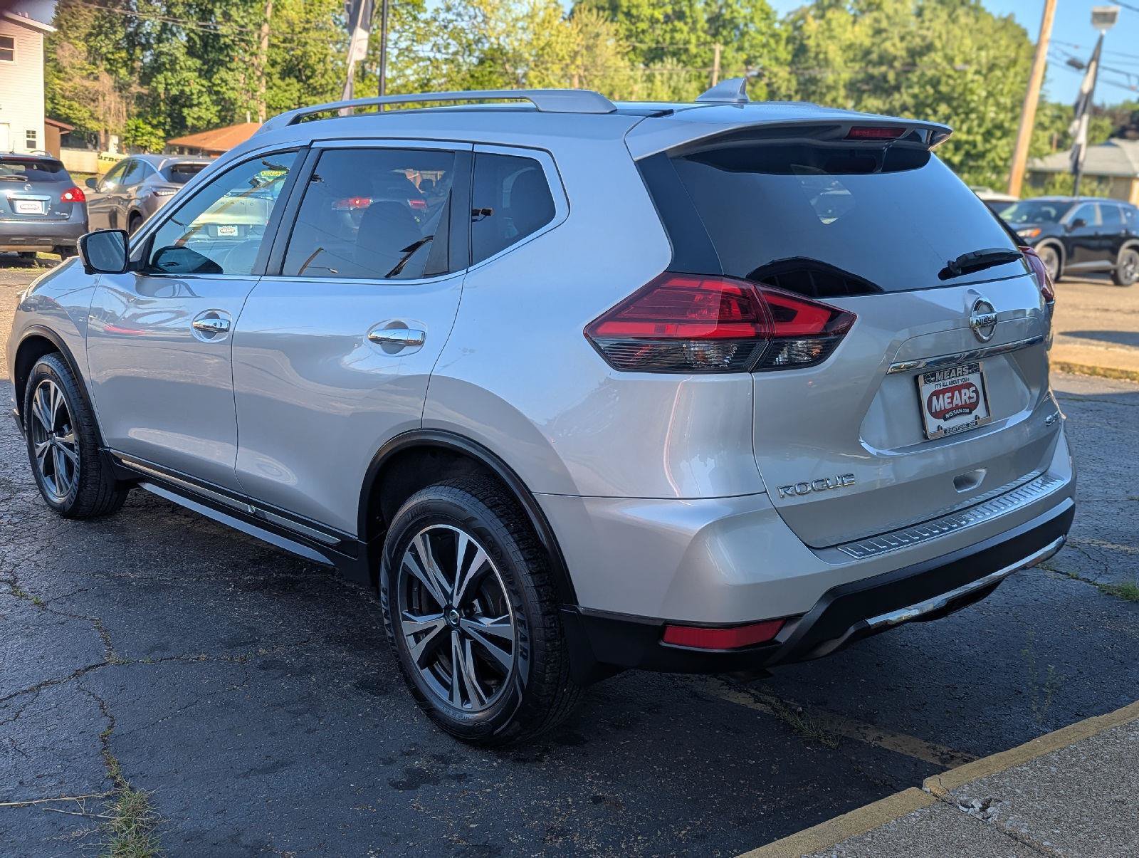 Used 2017 Nissan Rogue SL w/ SL Premium Package AWD/4WD image 6