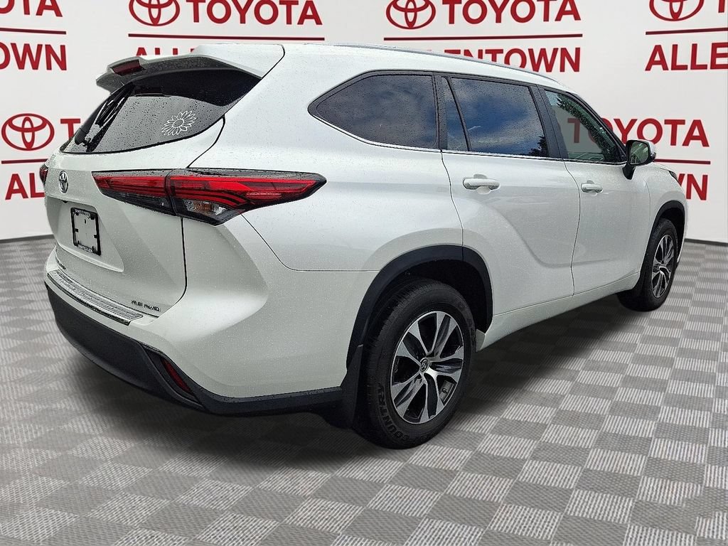 Used 2023 Toyota Highlander XLE AWD/4WD image 7