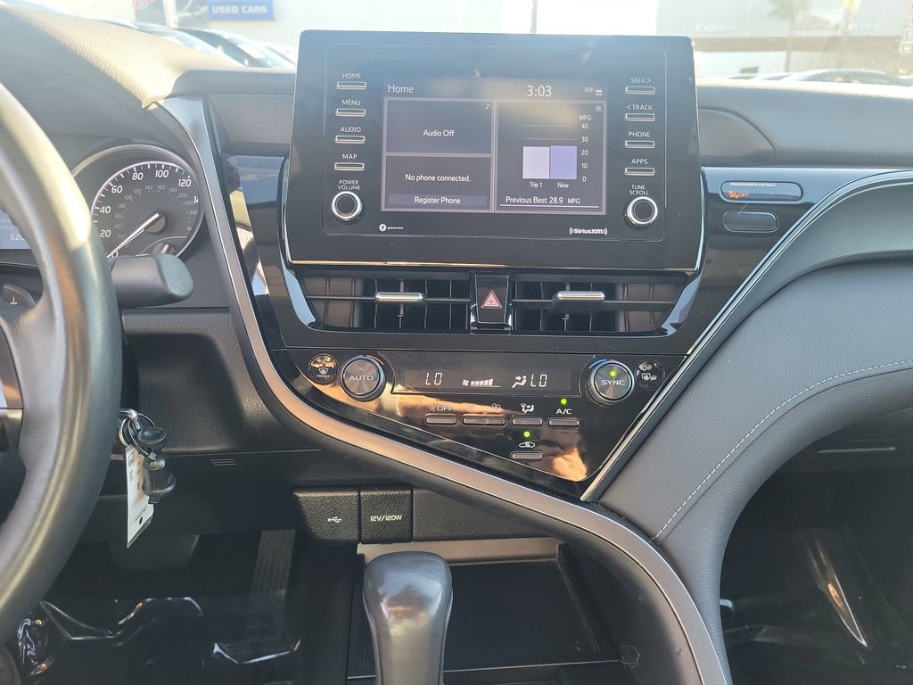 Used 2023 Toyota Camry SE image 11