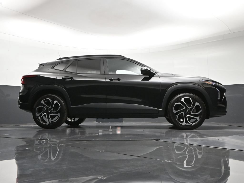 Used 2024 Chevrolet Trax RS w/ Sunroof Package FWD image 29