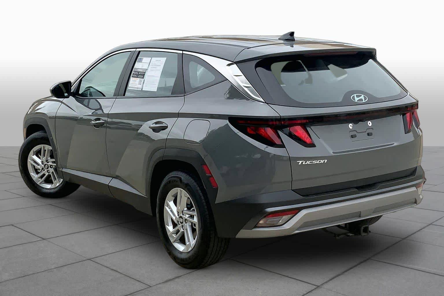 Used 2025 Hyundai Tucson SE FWD image 12