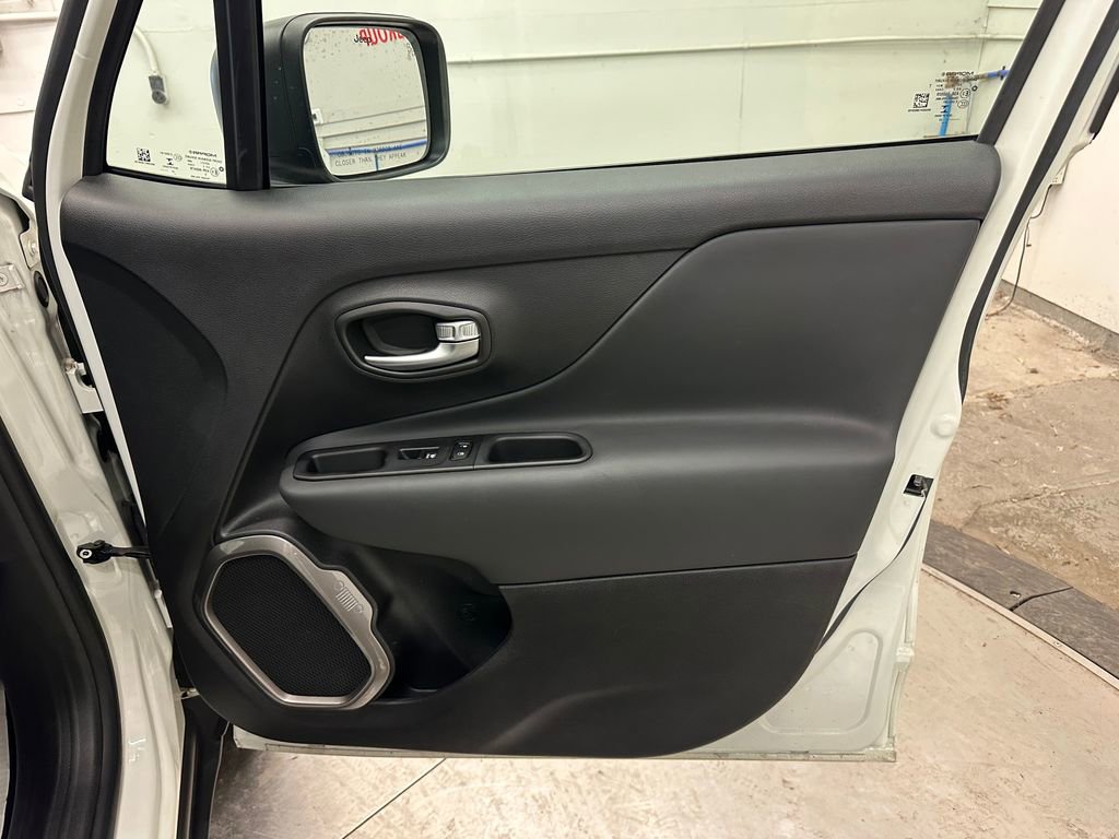 Certified 2022 Jeep Renegade Latitude w/ Convenience Group image 13
