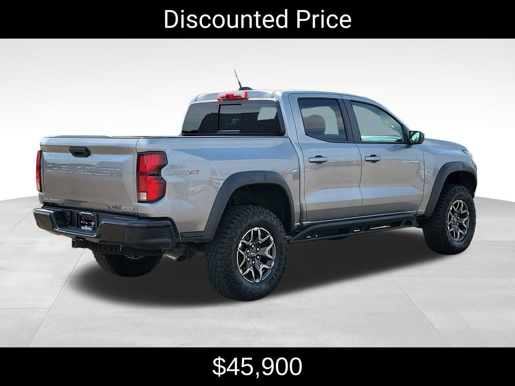 Used 2025 Chevrolet Colorado ZR2 w/ Technology Package AWD/4WD image 3