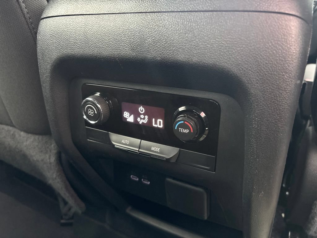 Used 2024 Chevrolet Traverse LT FWD image 30