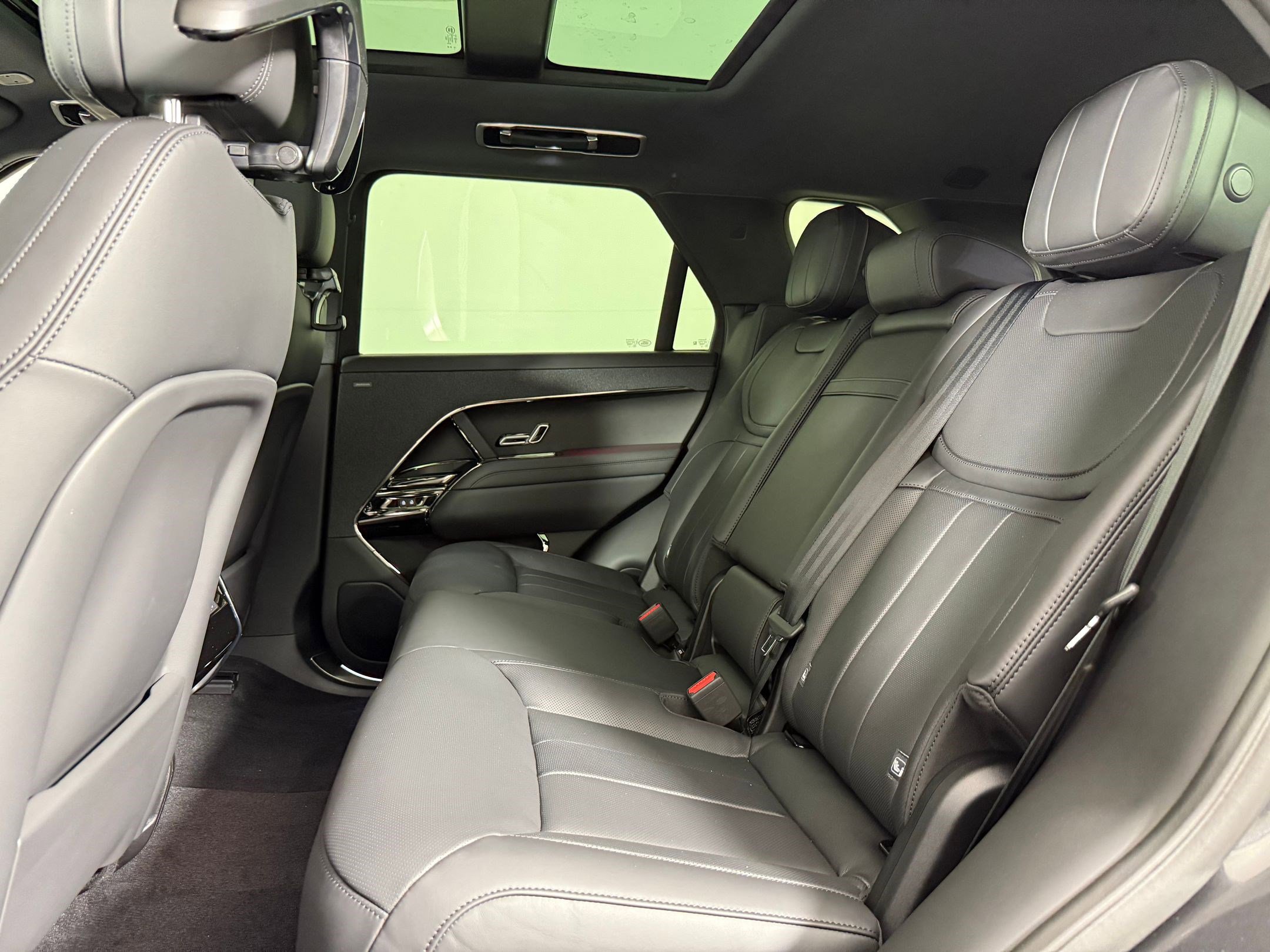 New 2026 Land Rover Range Rover Sport Dynamic SE AWD/4WD image 13