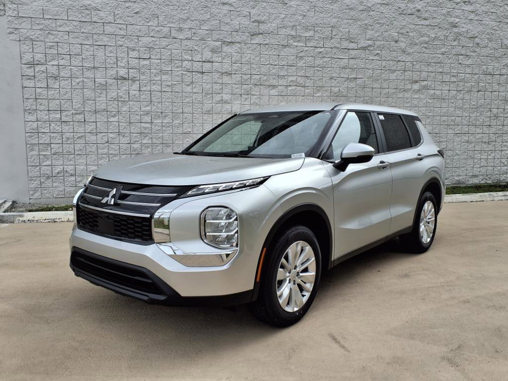 New 2025 Mitsubishi Outlander ES image 1