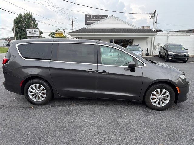 Used 2017 Chrysler Pacifica LX FWD image 7