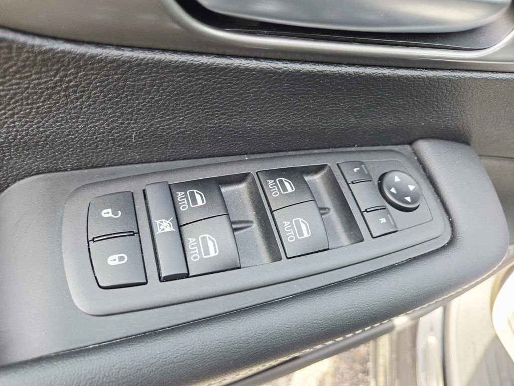 Used 2026 Chrysler Voyager LX image 35