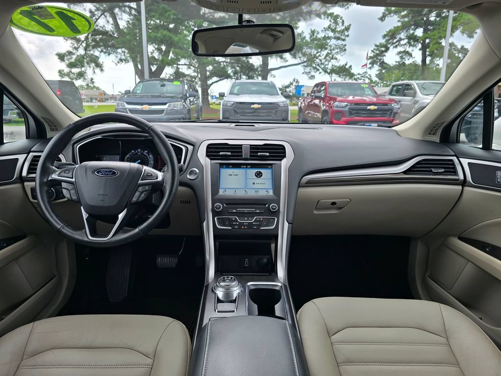 Used 2017 Ford Fusion SE w/ Fusion SE Technology Package FWD image 13