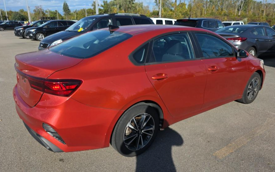Used 2023 Kia Forte LXS FWD image 6
