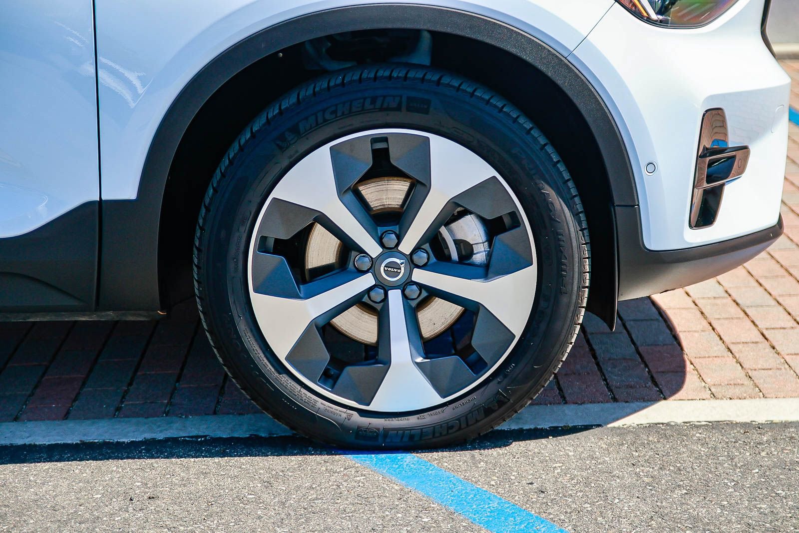 Certified 2026 Volvo XC40 B5 Plus w/ Protection Package Premier image 11