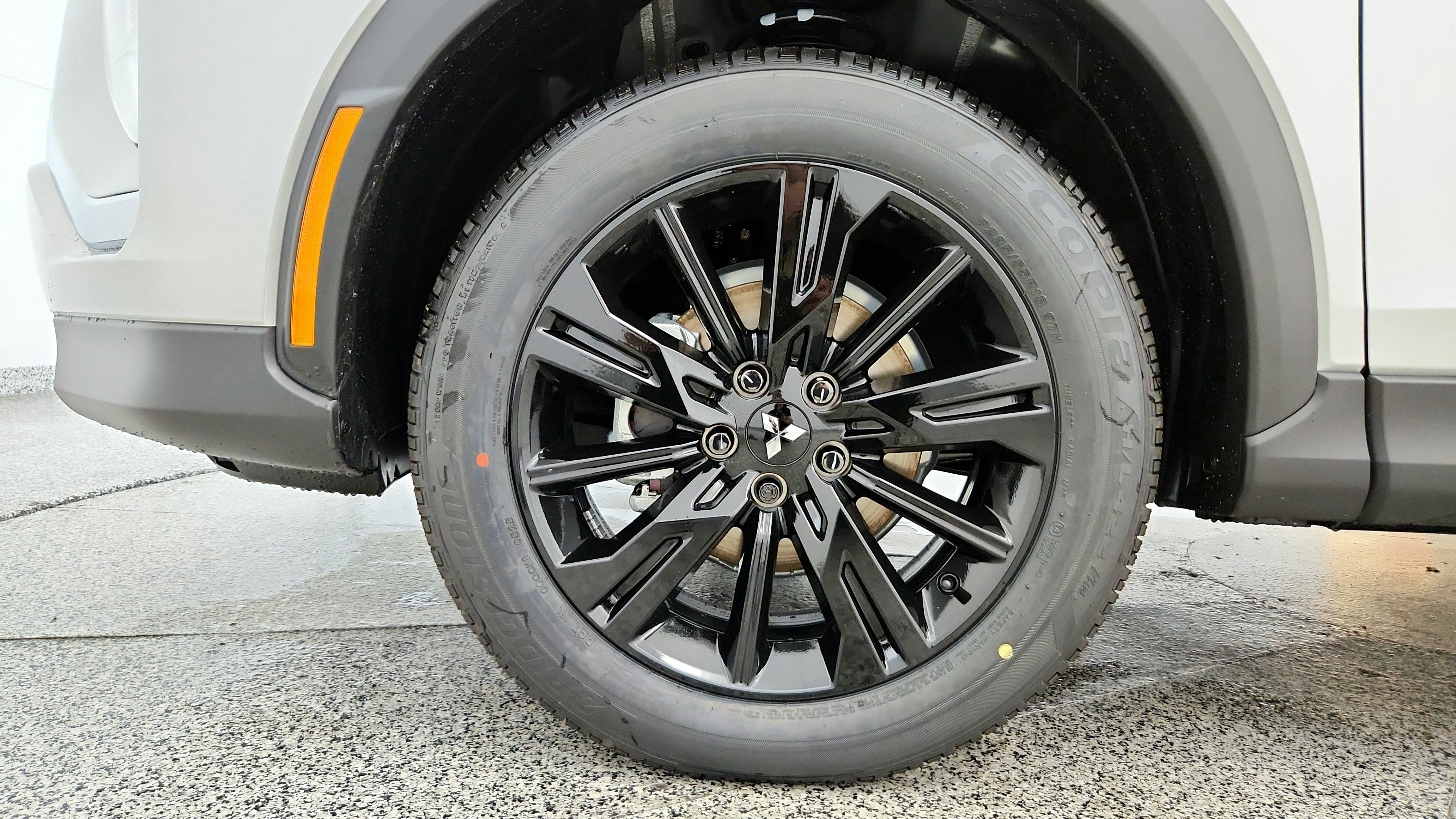 Used 2025 Mitsubishi Eclipse Cross AWD image 32